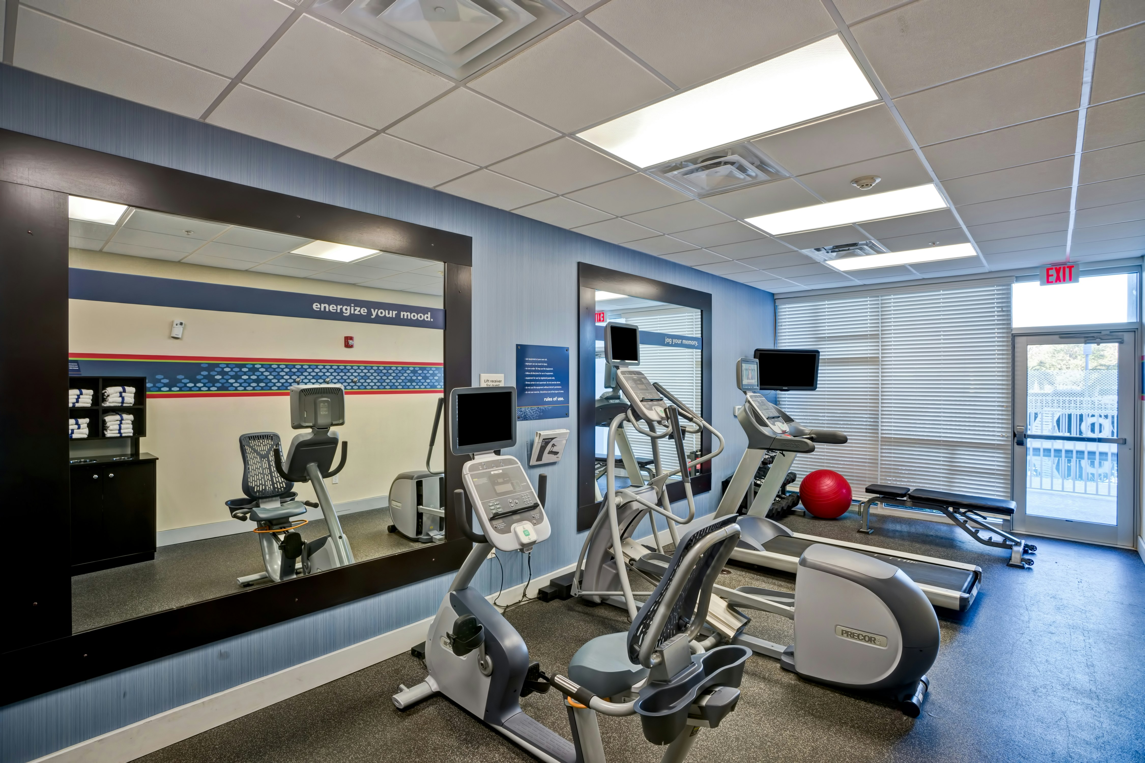 Hampton Inn and Suites Sarasota/Bradenton-Airport 32/68