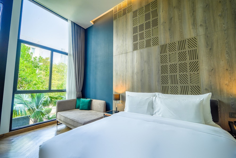 Garden, Deluxe, King Bed