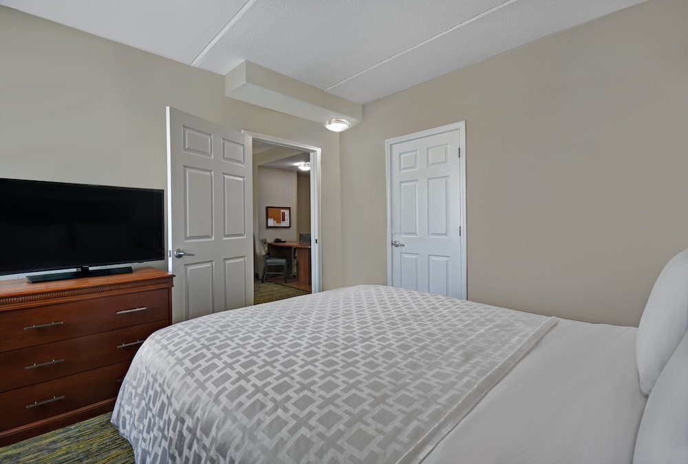 CANDLEWOOD SUITES COLUMBIA-FT. JACKSON 23/62