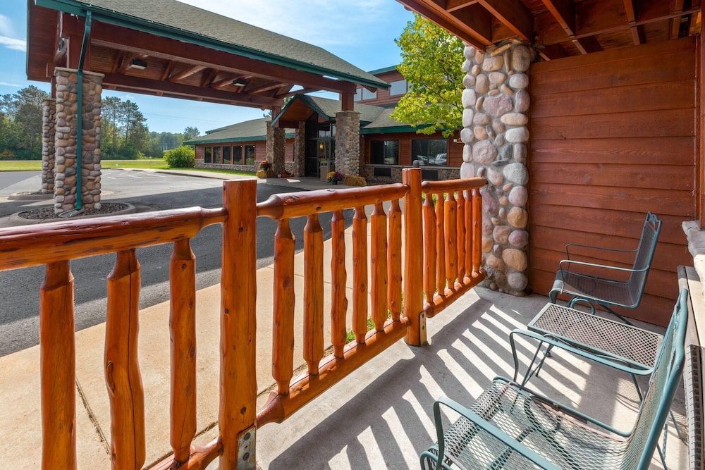 Shell Lake Lodge, a Travelodge by Wyndham 10/55
