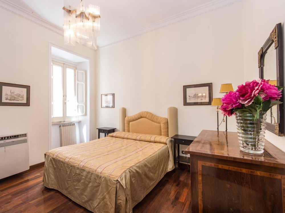 RSH Spanish Steps Luxury Apartment 13/44