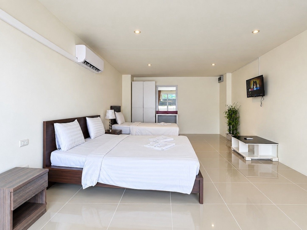 Oceanview Treasure Hotel & Residence 22/58