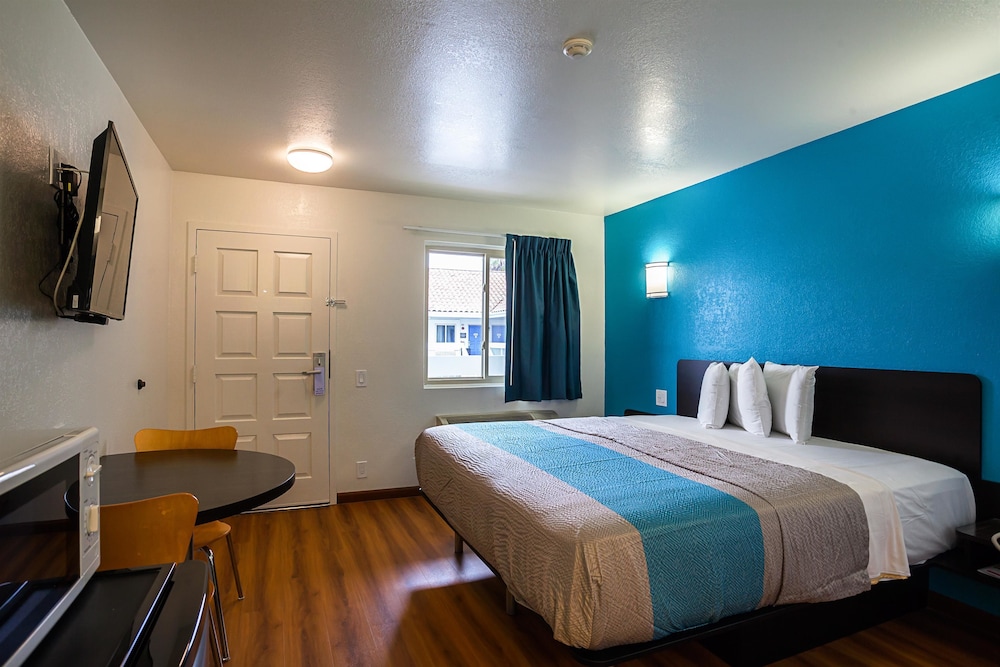 Motel6 Ventura, CA - Downtown 13/33