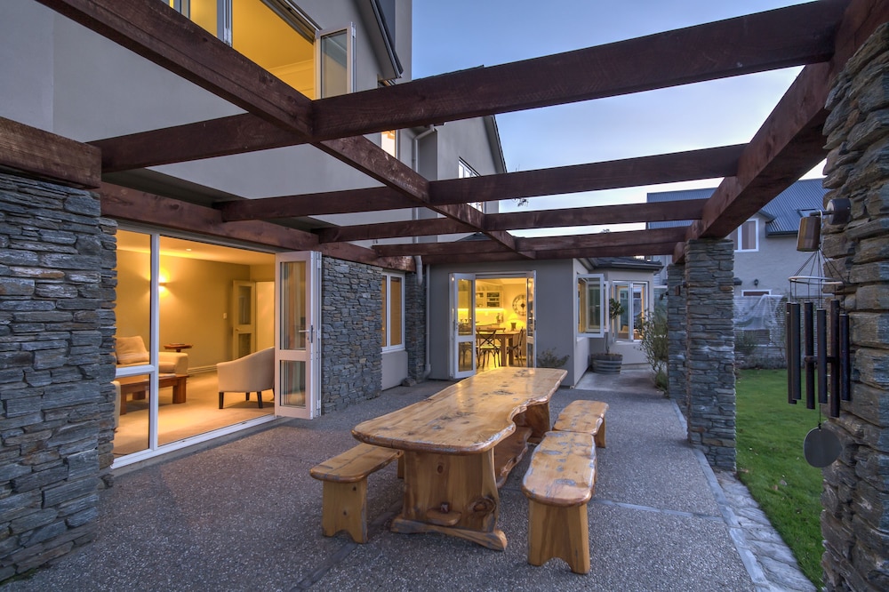 QUEENSTOWN COUNTRY LODGE 39/54