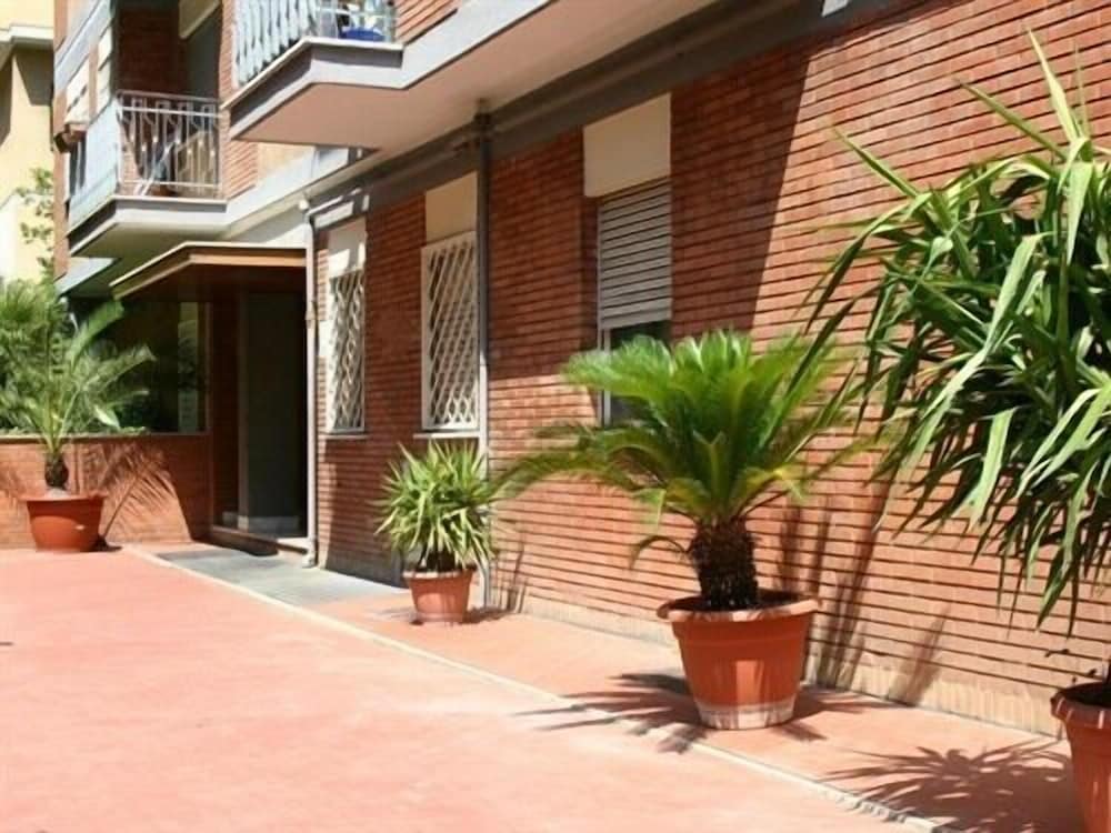 Le Fate Apartments 44/47