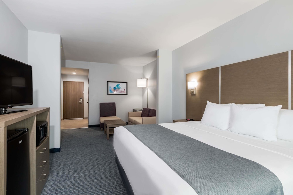 Days Inn & Suites by Wyndham Houston NW Cypress 7/26