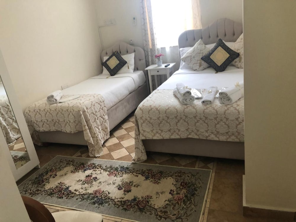 Lord's Residence Boutique Hotel 43/75