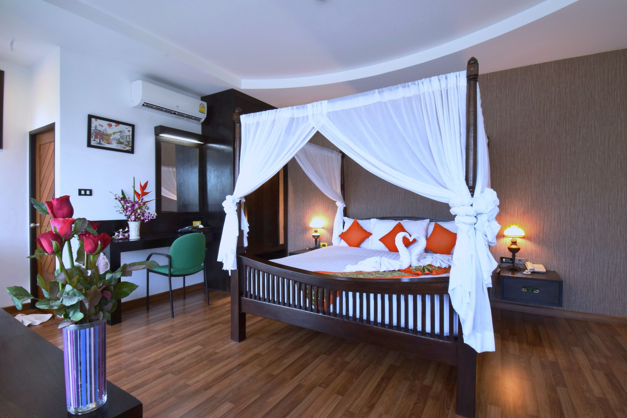 DELUXE, DOUBLE BED