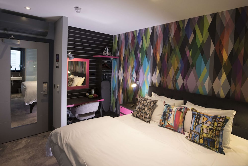Village Hotel Bristol 13/51