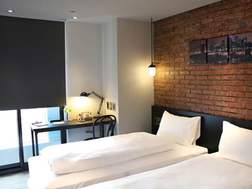 Check Inn Hotel 21/70