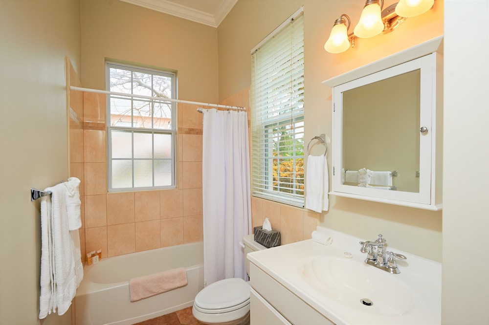 Shangri-La Bed & Breakfast 44/50