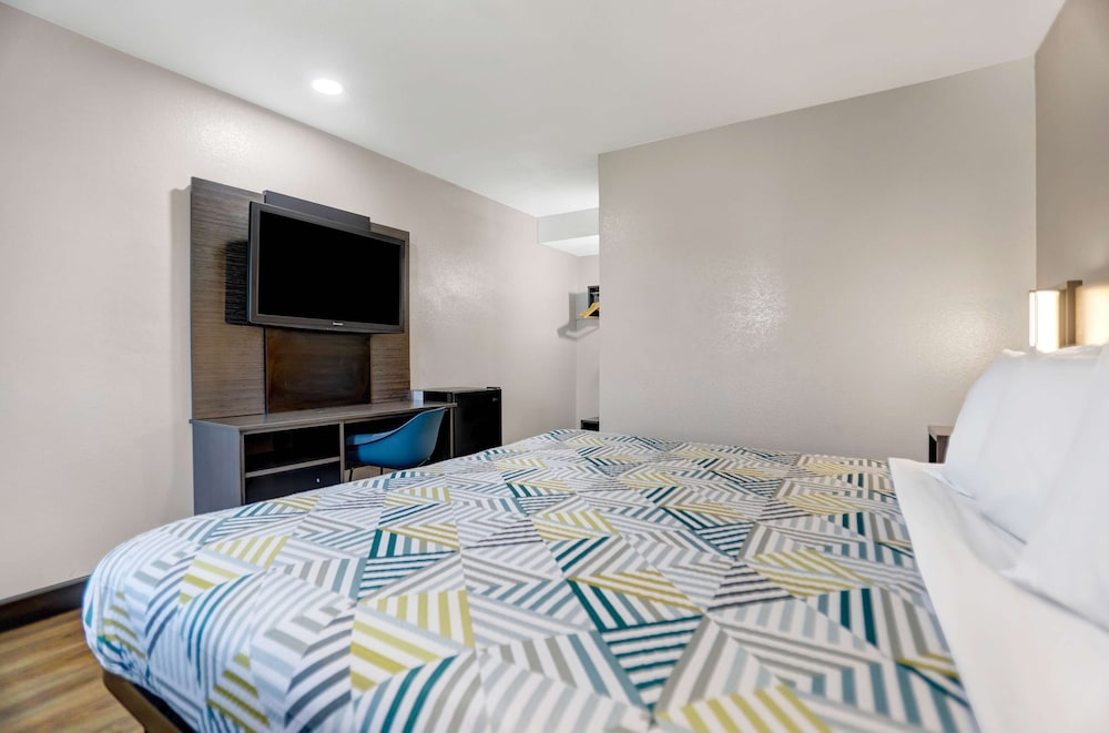 Motel6 San Bernardino, CA - North 31/58