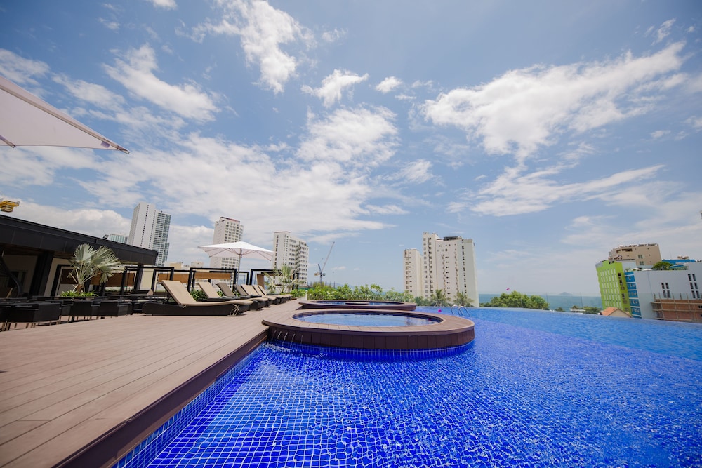 Quinter Central Nha Trang 46/50