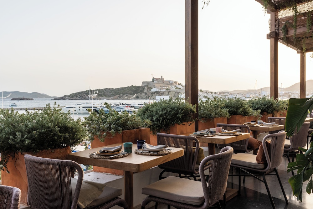 Mikasa Ibiza Boutique Hotel 48/56