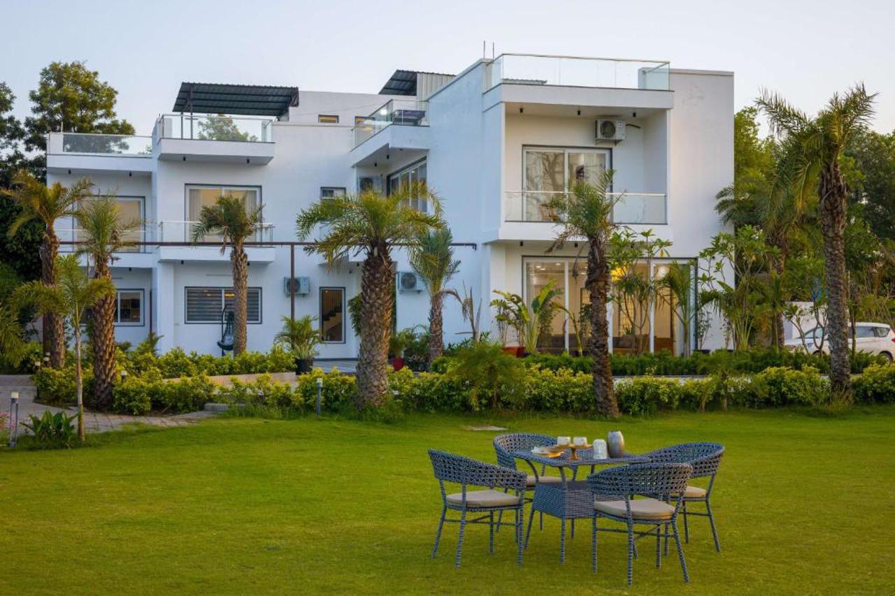 ELIVAAS AdhiVa Retreat 5 BHK Farmhouse with Pvt Pool, Bar & Lush Garden 10/15