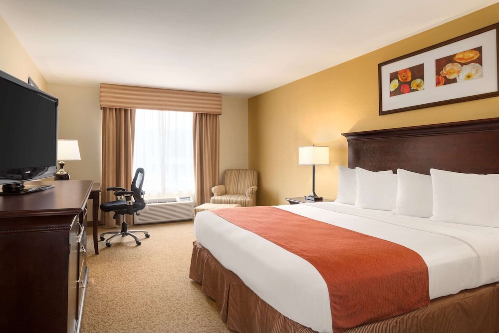 غرفة بسرير كينج، Country Inn Suites By Radisson Savannah I 95 North Ga 2/20