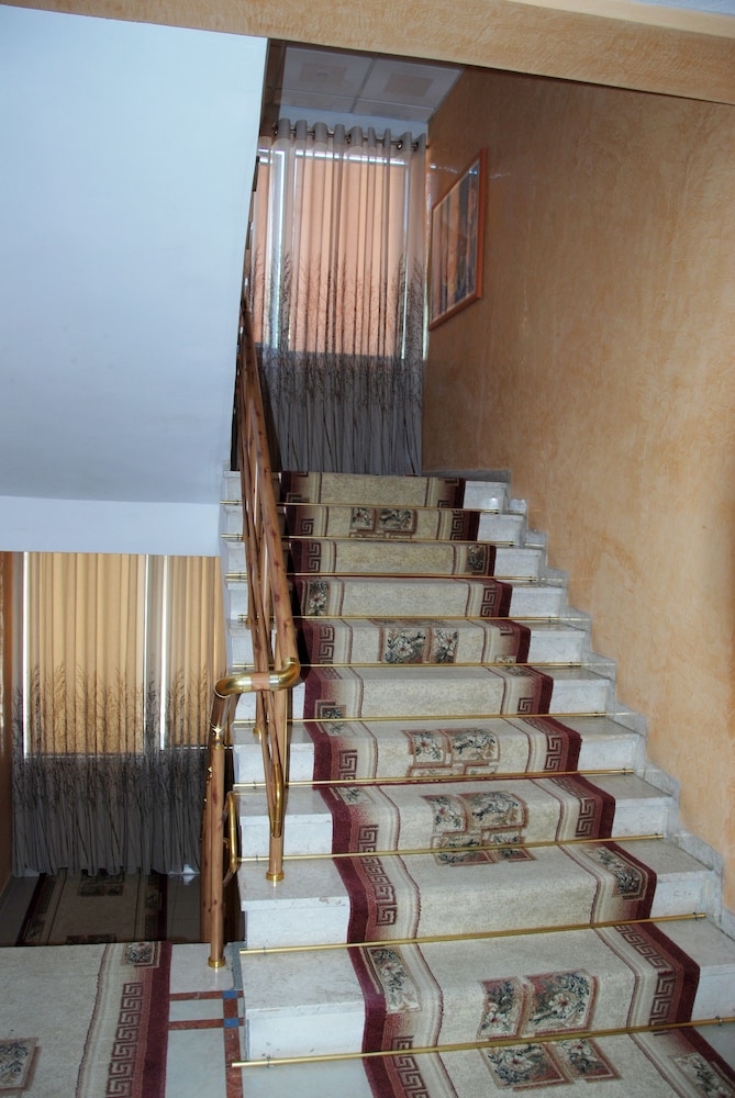 Gega Hotel 45/49