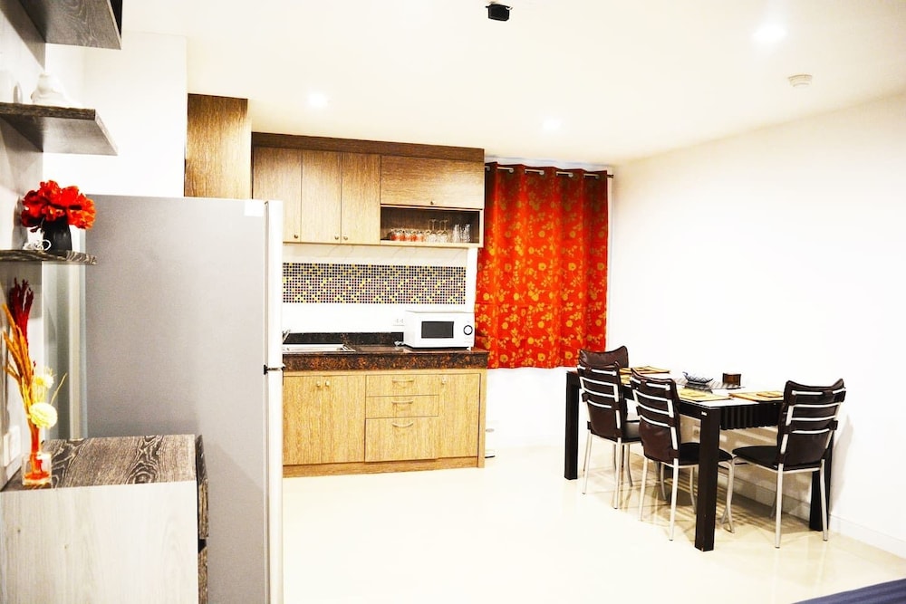 Serena Sathorn Suites 4/44