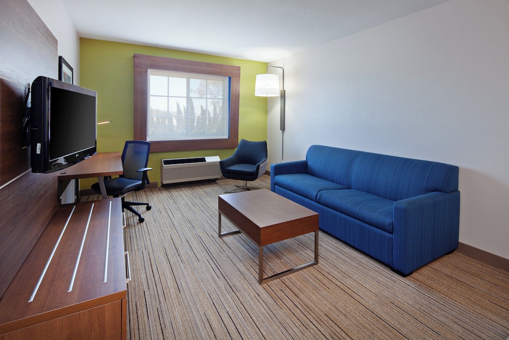 Holiday Inn Express & Suites San Diego-Escondido 40/68