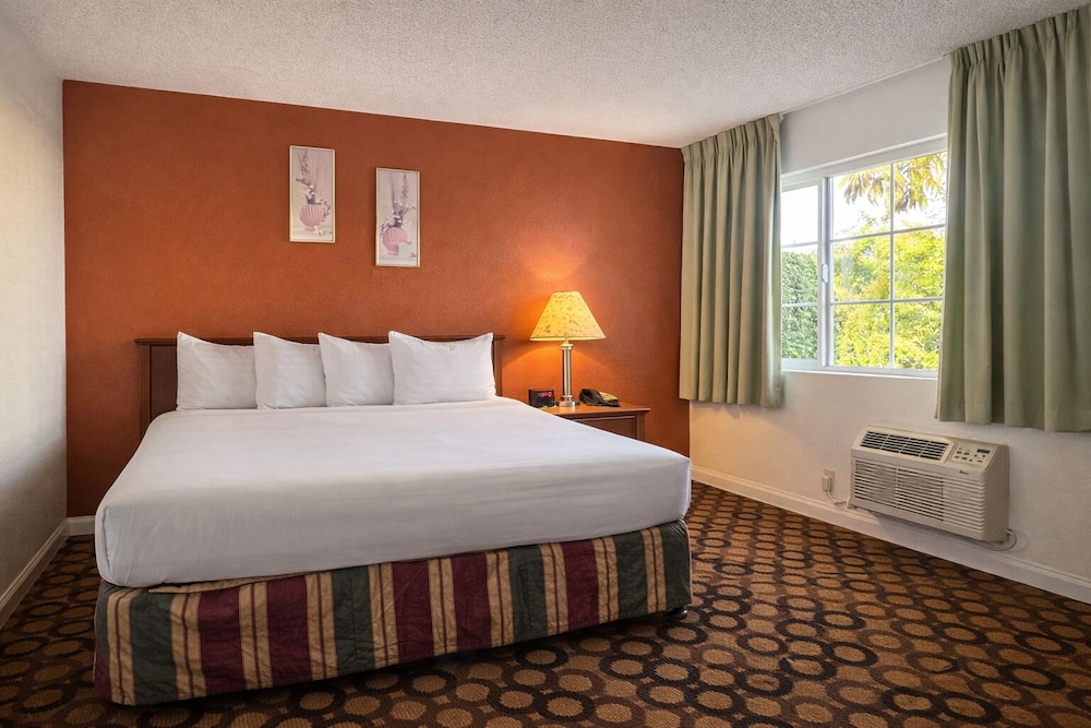 Granada Inn 28/67