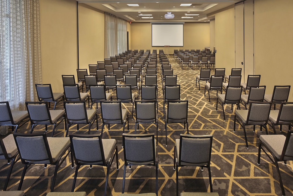 Hyatt Place Chapel Hill / Southern Village 34/36