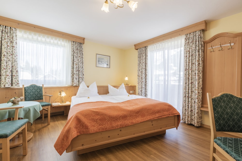 HOTEL SCHOENEGG 10/50