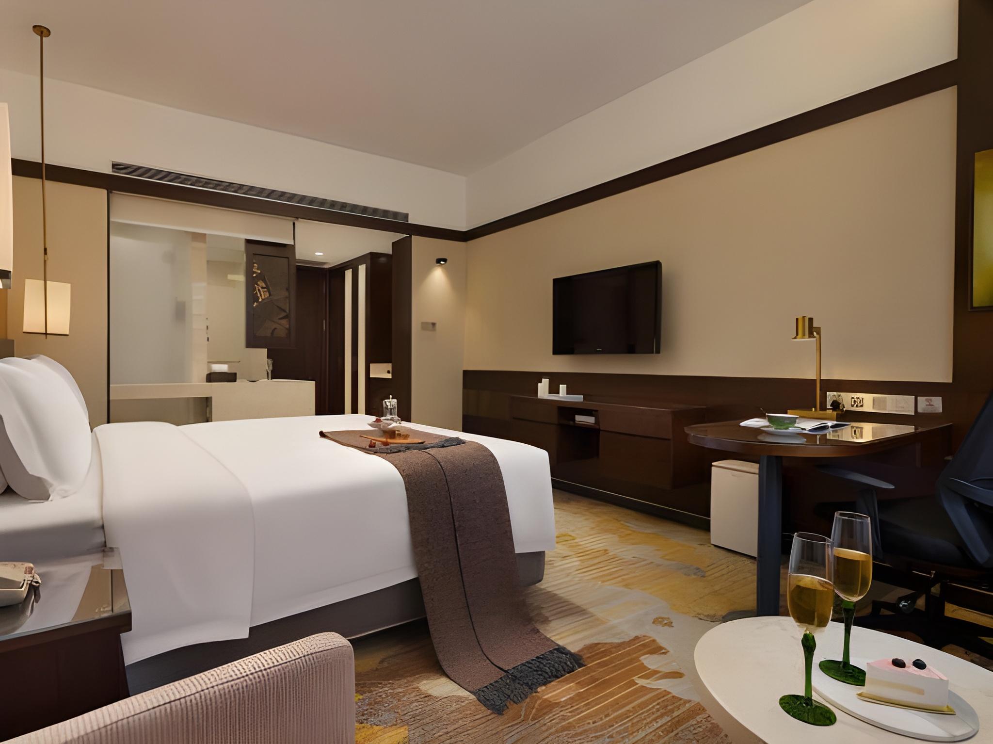 Superior Queen Bed Room City View
