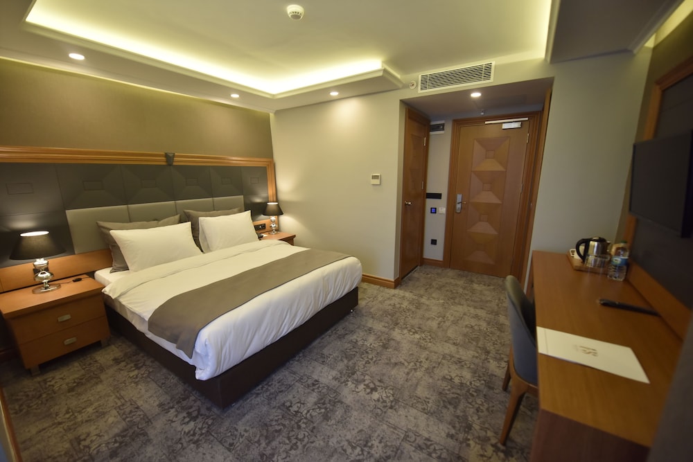Four Seven Hotel 7/36