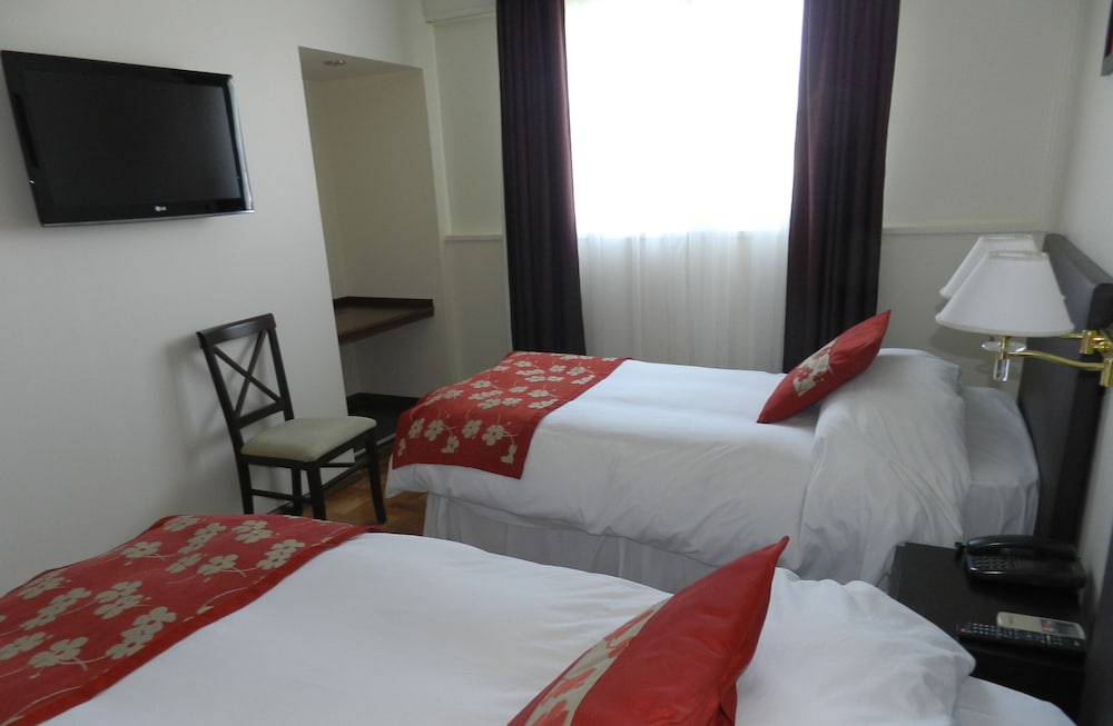Mendoza Hotel 8/66