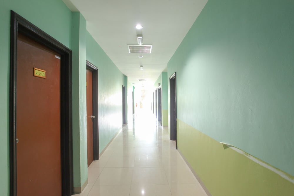 OYO 89539 Hotel Siswa 28/32