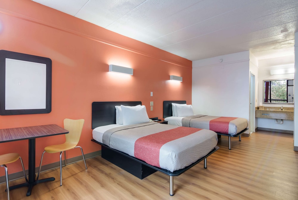 Motel6 Seaford, DE 24/66