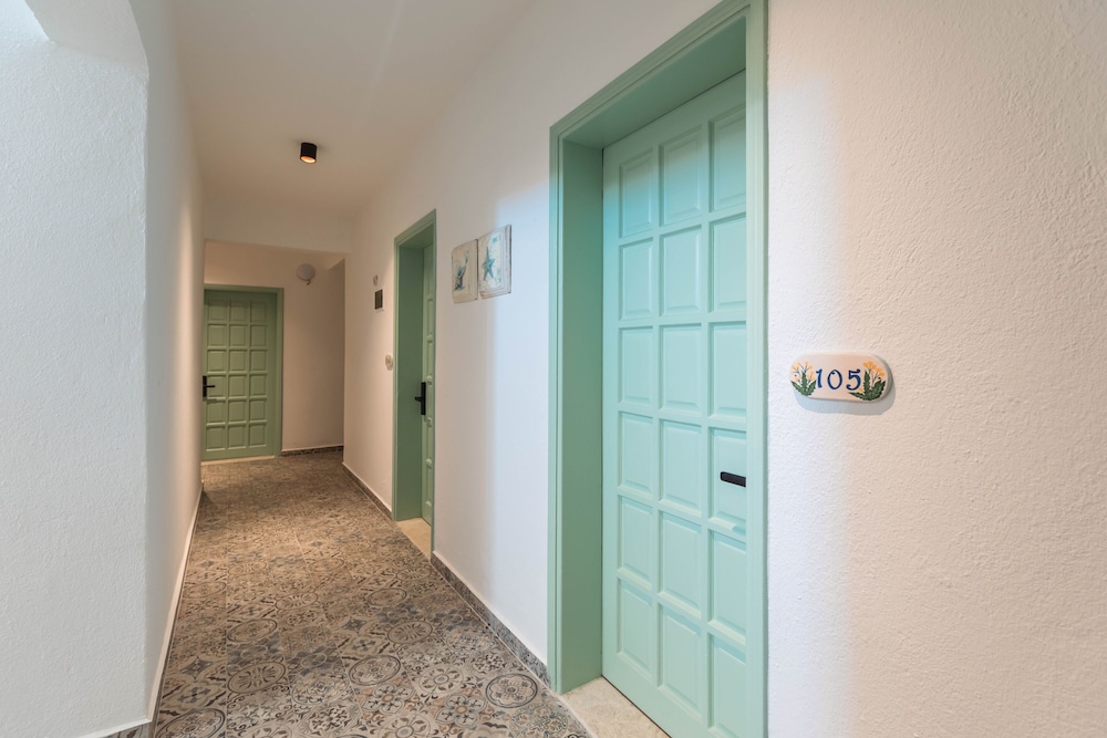 Bronze Hotel - Adults Only 3/32