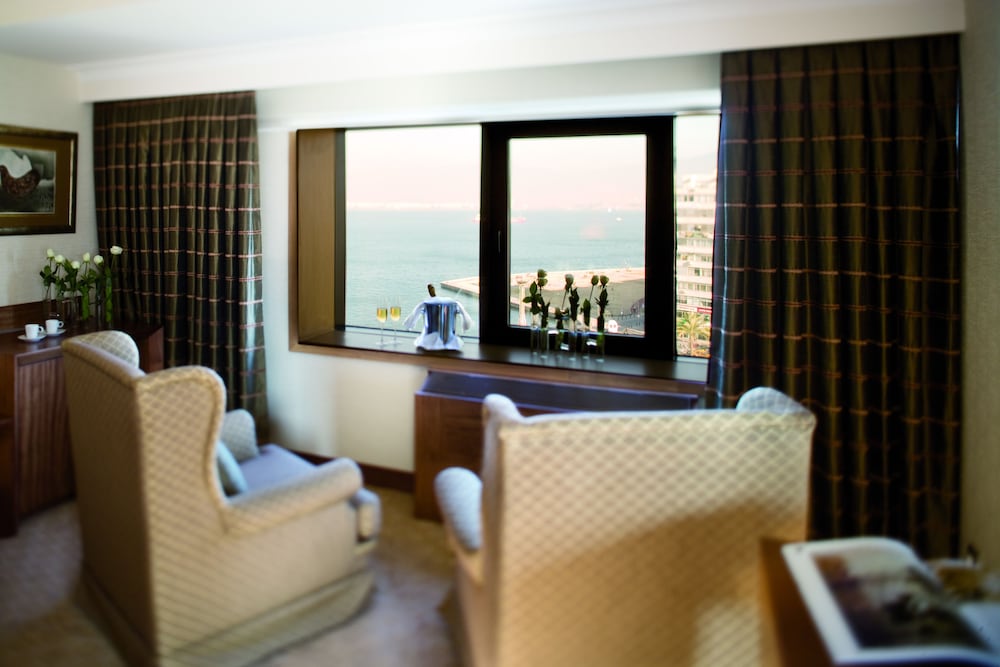 غرفة تنفيذية بسرير كينج، Movenpick Hotel Izmir 7/9
