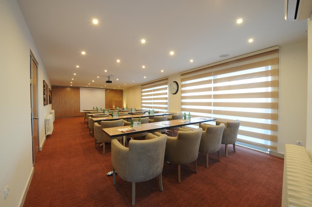 KARDES HOTEL 56/68