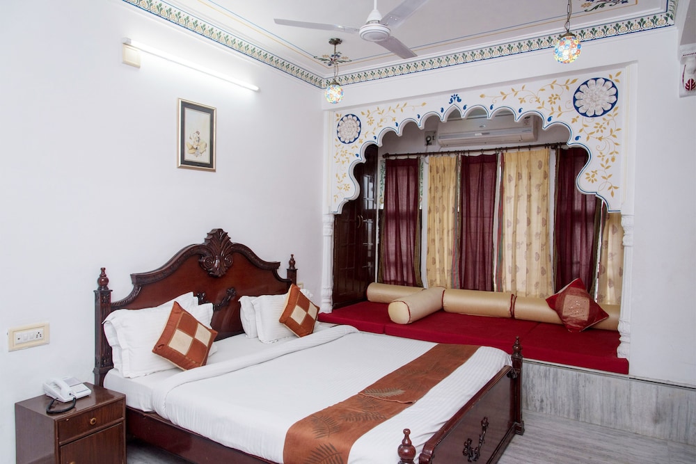Oyo 10319 Hotel Pichola Haveli 6/16