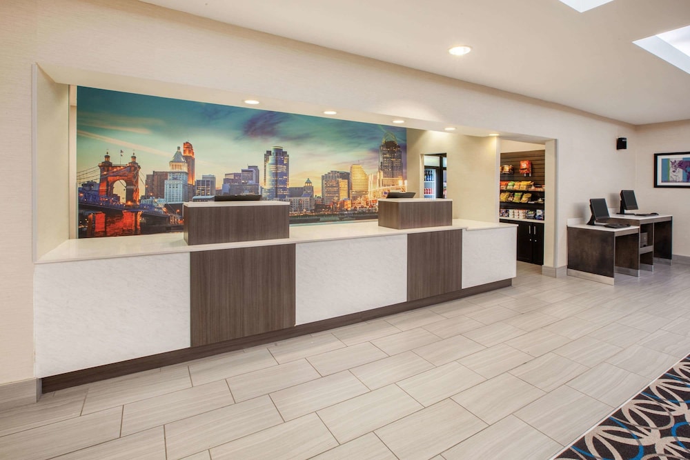 La Quinta Inn & Suites by Wyndham Cincinnati Airpt Florence 3/47