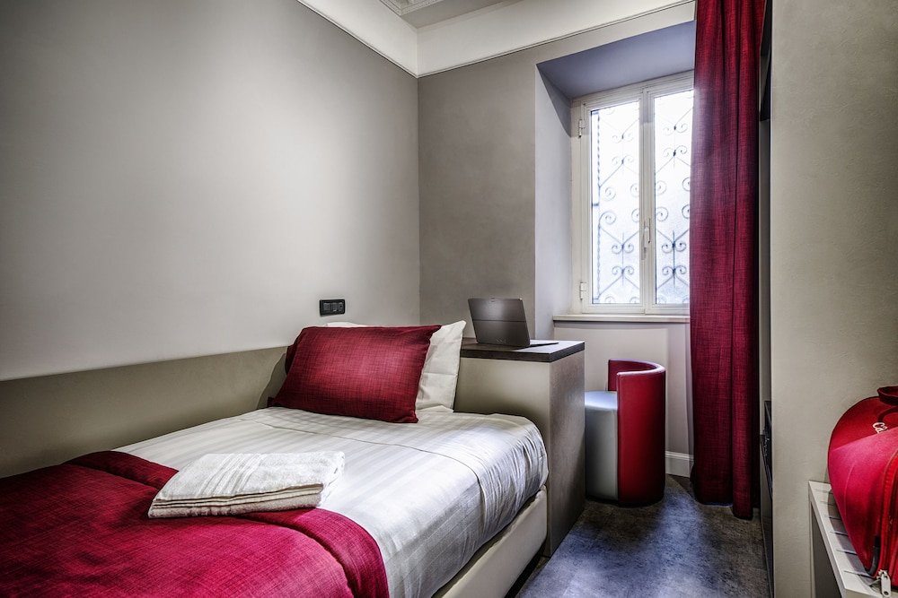 ROOM, SINGLE