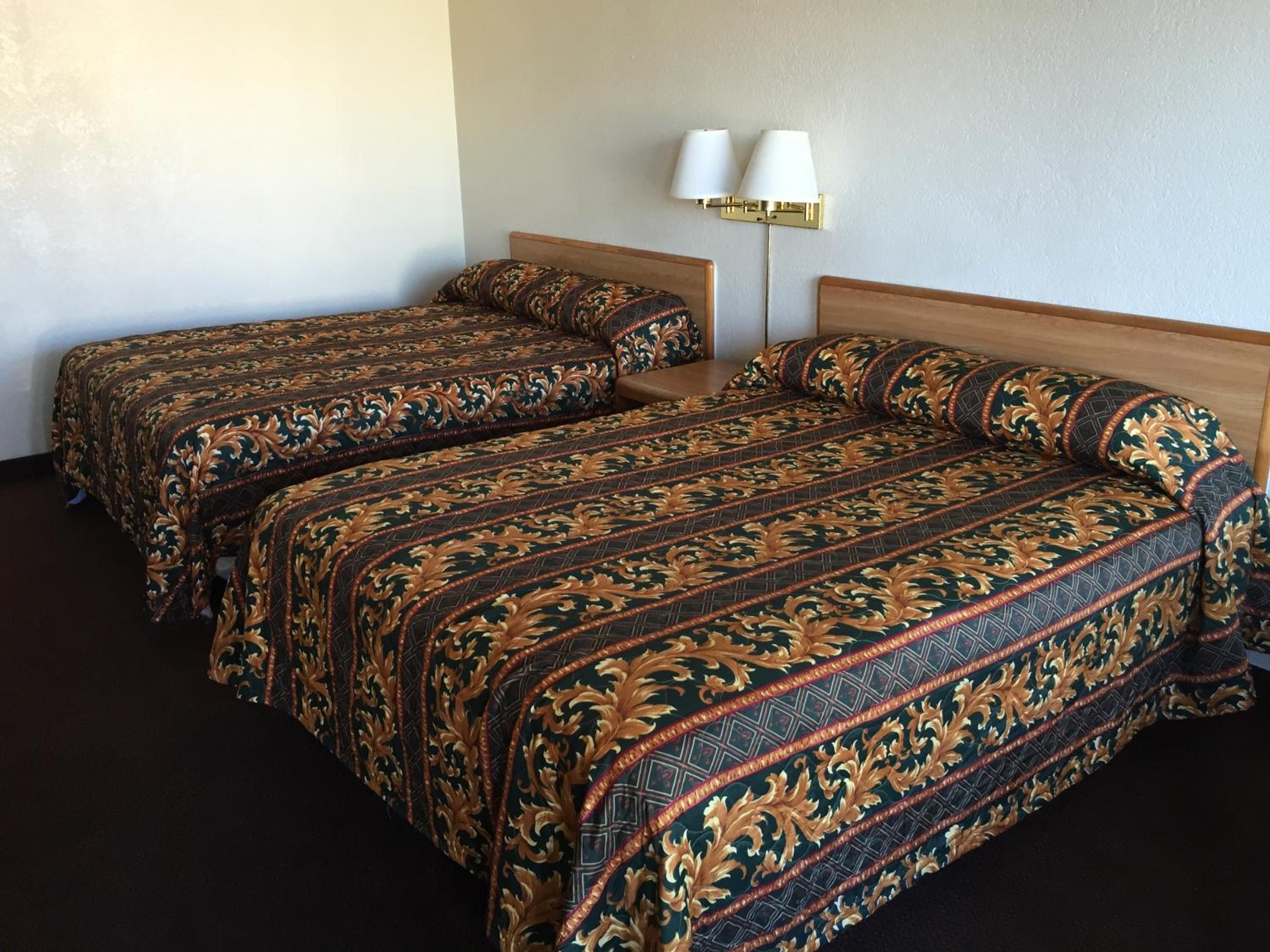 EZ 8 Motel Airporter 8/22
