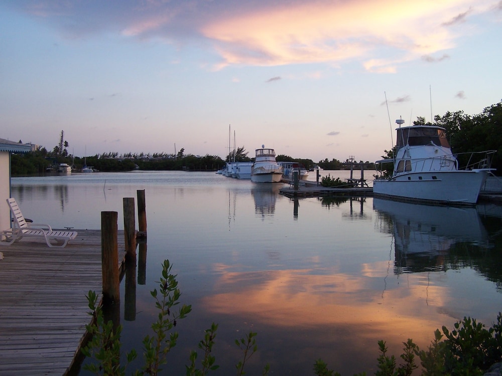 Floating Sea Cove Resort Marina 22/60