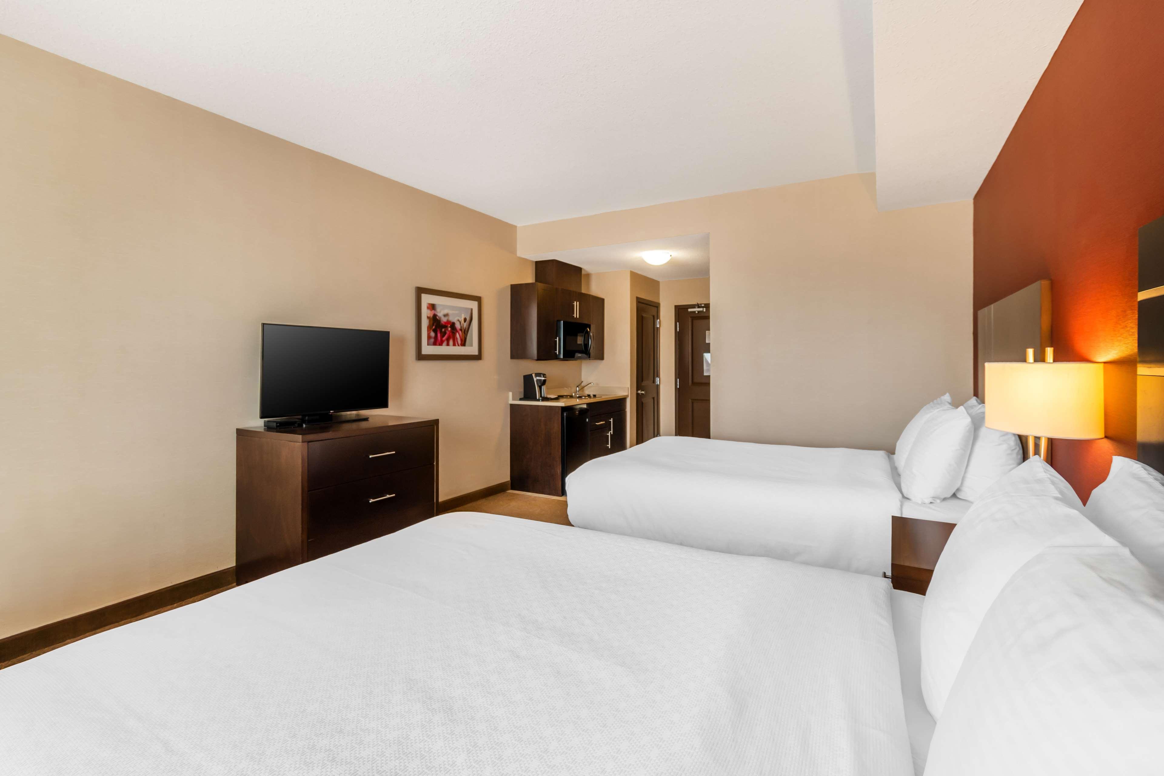 جناح، Best Western Plus Kindersley Hotel 4/6