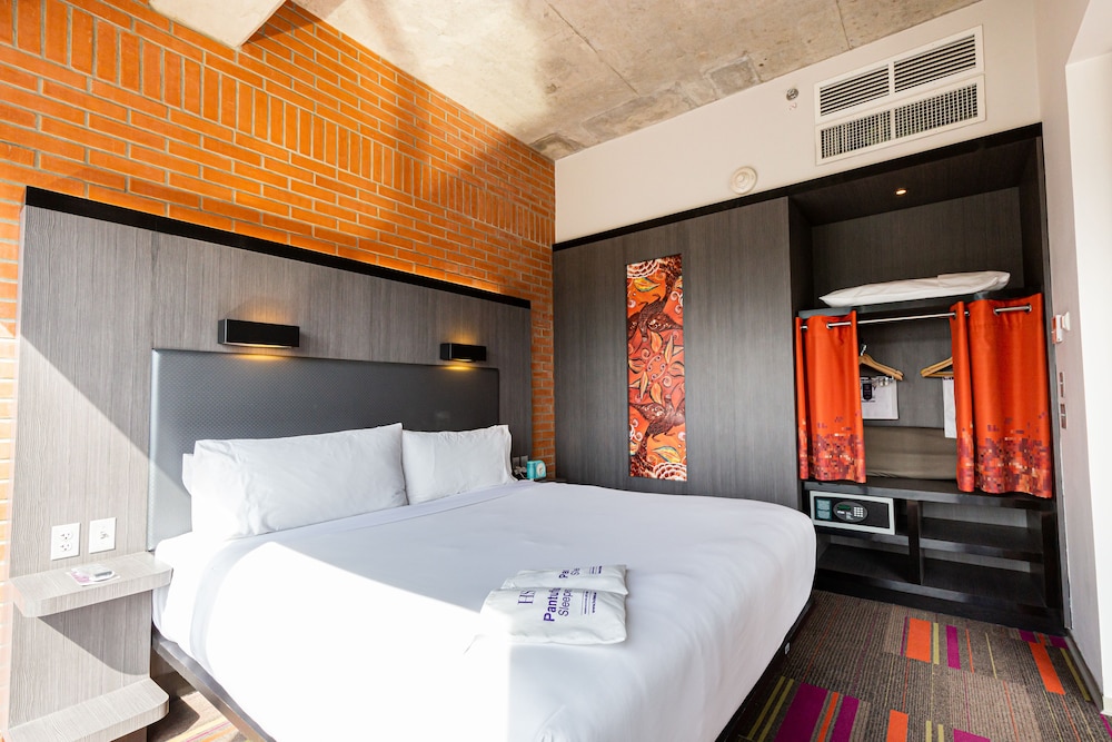 Hotel Guadalajara Country Club by HNF 12/49