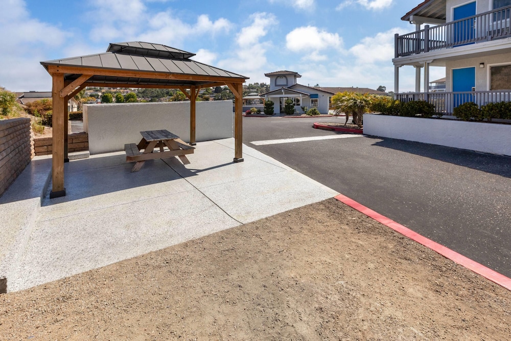 Days Inn by Wyndham Arroyo Grande/Pismo Beach 52/62