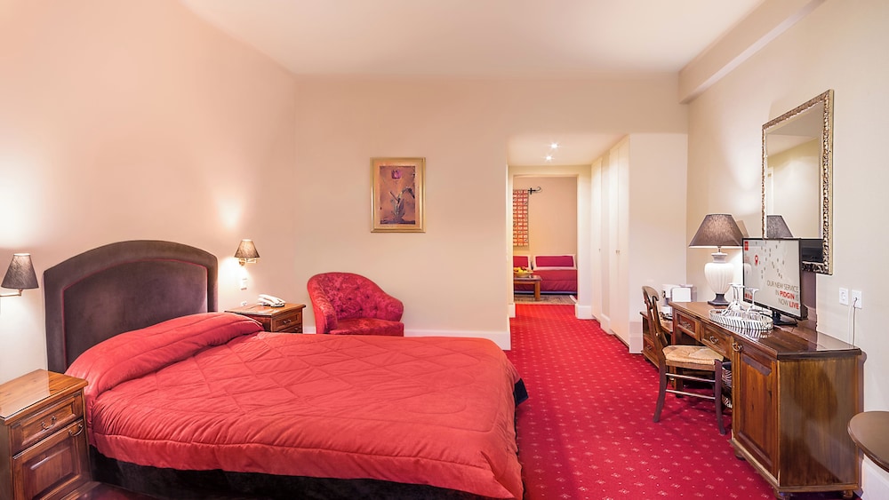 Country Club Hotel & Suites 22/75