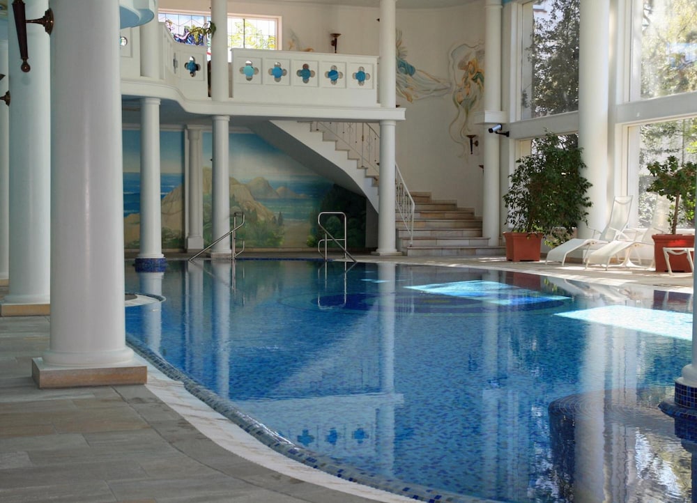Geniesser Hotel Altes Gymnasium 5/50