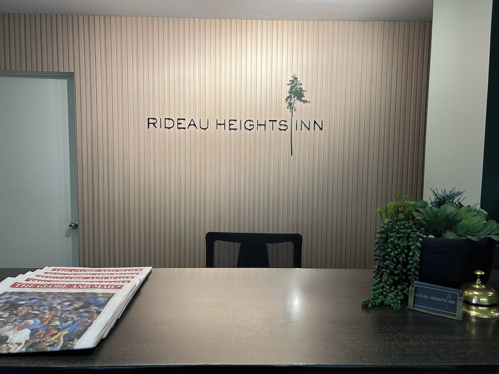 Rideau Heights Inn 33/54