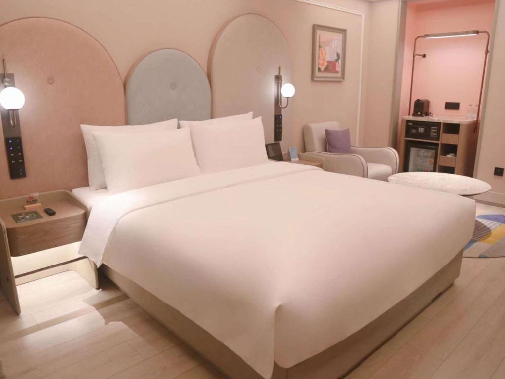 SUPERIOR, KING BED