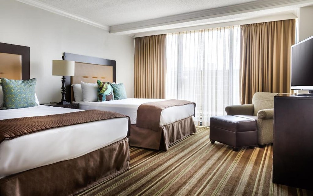 DELUXE, 2 QUEEN BEDS