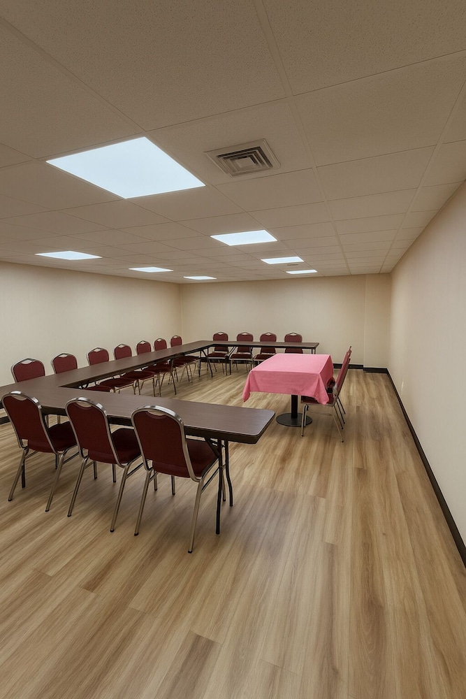 The Floral Park Motor Lodge 36/56