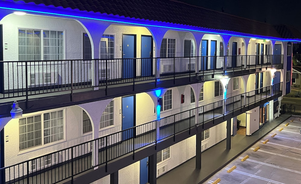 Cloud 9 Inn LAX 5/44