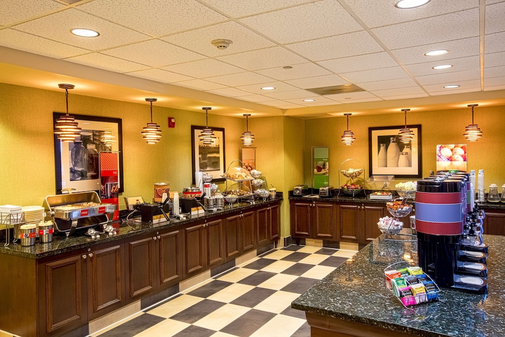 Hampton Inn and Suites Sacramento-Elk Grove Laguna I-5 14/50